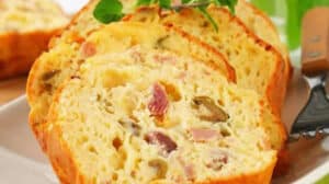 Cake au jambon et à la mozzarella : Un plat gourmand qui ravira vos papilles