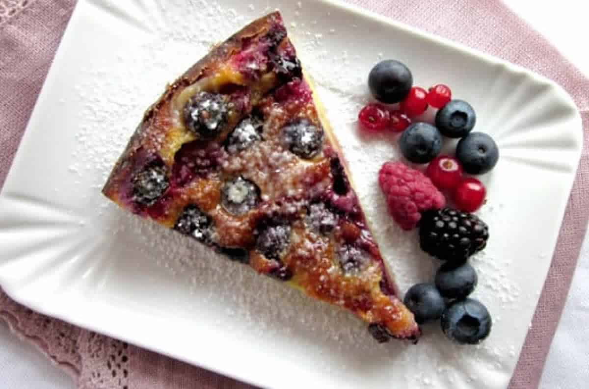 Clafoutis léger aux fruits rouges - Un dessert parfait pour l'Été