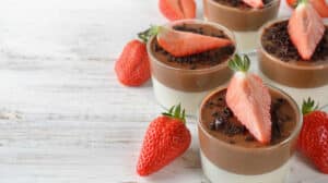 Crème dessert aux 2 chocolats : Une douceur bicolore irrésistible