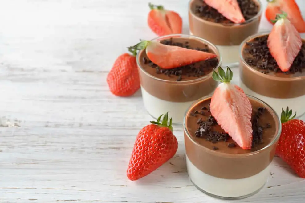 Crème dessert aux 2 chocolats : Une douceur bicolore irrésistible