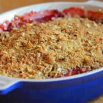 Crumble à la rhubarbe et aux fraises - Un dessert printanier exquis
