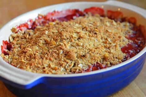 Crumble à la rhubarbe et aux fraises - Un dessert printanier exquis