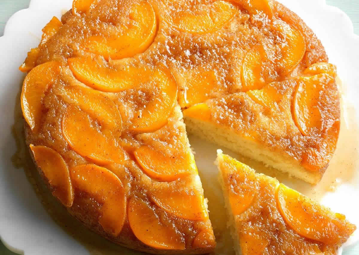Gâteau moelleux renversé aux pêches : un dessert sublime et irrésistible