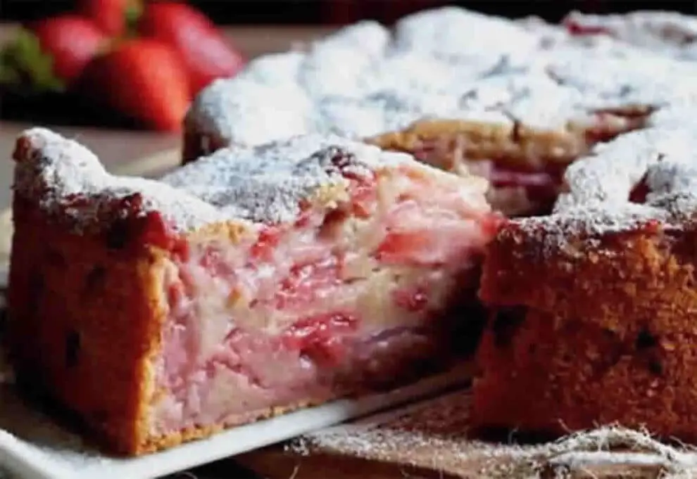Invisible aux pommes et fraises : Un dessert fruité irrésistible