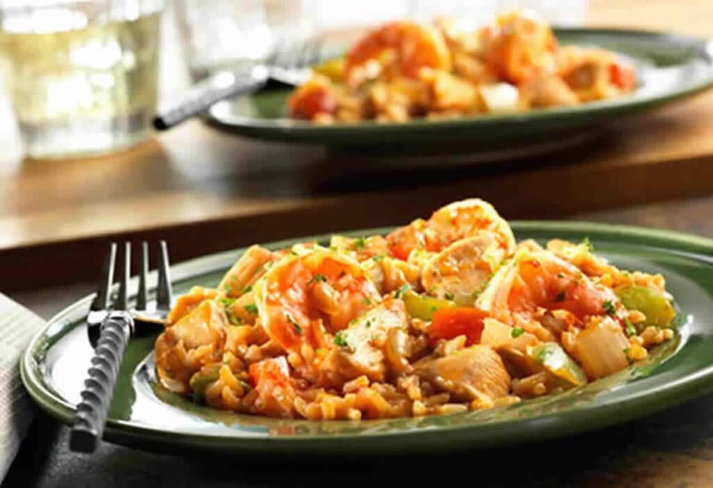 Jambalaya poulet-crevettes : Un plat réconfortant et plein de saveurs