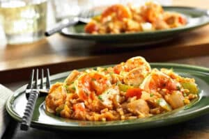 Jambalaya poulet-crevettes : Un plat réconfortant et plein de saveurs