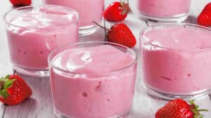 Mousse à la fraise légère sans œufs : Une saveur irrésistible et un goût frais et naturel