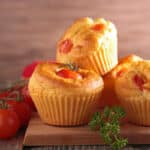 Muffins salés aux tomates et jambon : Incroyablement savoureux