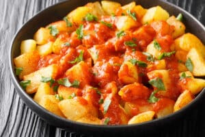 Patatas Bravas : Un apéritif irrésistible et facile à préparer