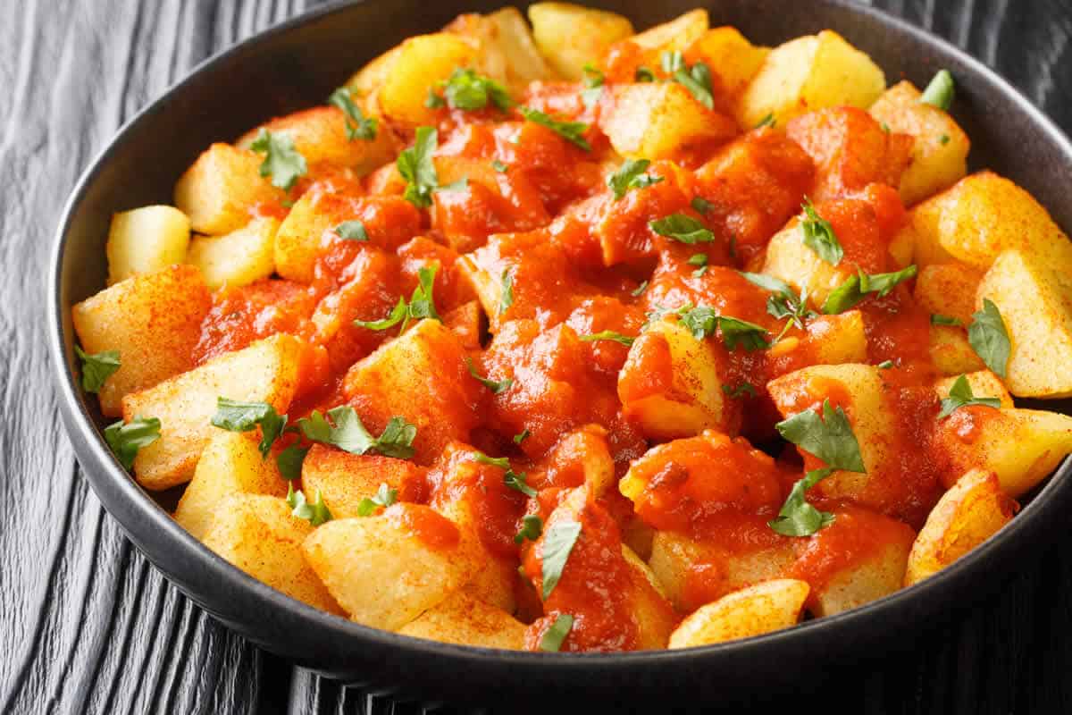 Patatas Bravas : Un apéritif irrésistible et facile à préparer