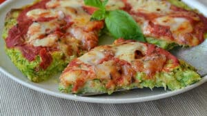 Pizza à la pâte de courgettes : Légère, saine et savoureuse