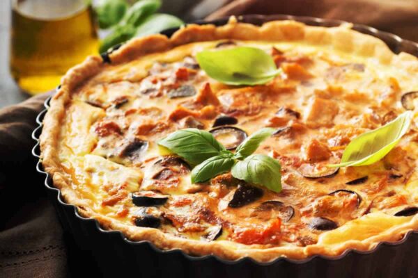 Quiche aux aubergines, poulet et olives – Une explosion de saveurs à chaque bouchée