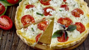 Quiche aux tomates et fromage de chèvre : Un repas léger et succulent