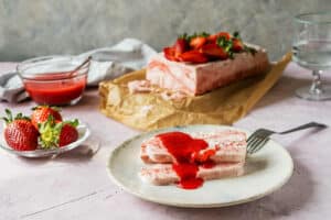 Semifreddo aux fraises : La fraîcheur Italienne dans votre assiette