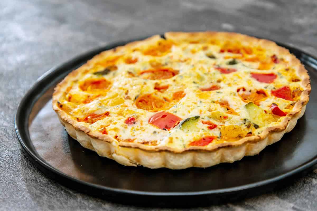 Tarte aux légumes du soleil : Un plat léger qui réjouira les amateurs de légumes
