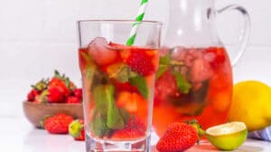 Thé glacé à la fraise : Une symphonie de saveurs fruitées dans chaque gorgée