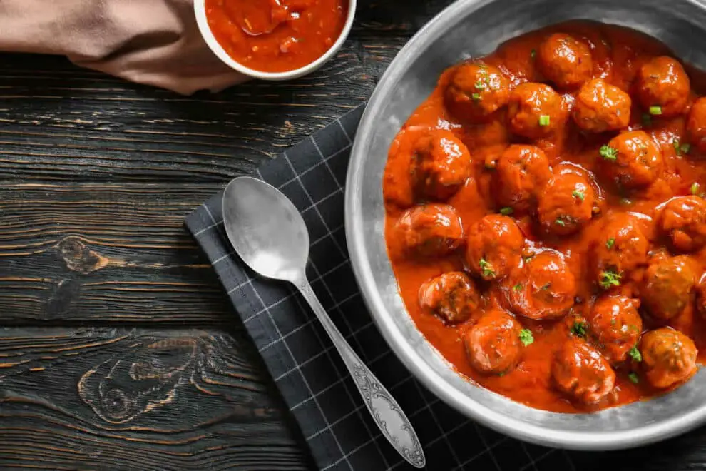 Boulettes de viande à la sauce tomate à l’italienne : Un plat simple et irrésistiblement savoureux