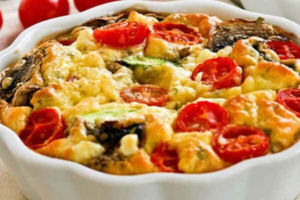 Clafoutis aux courgettes, champignons et tomates cerises : Un plat simple et délicieux