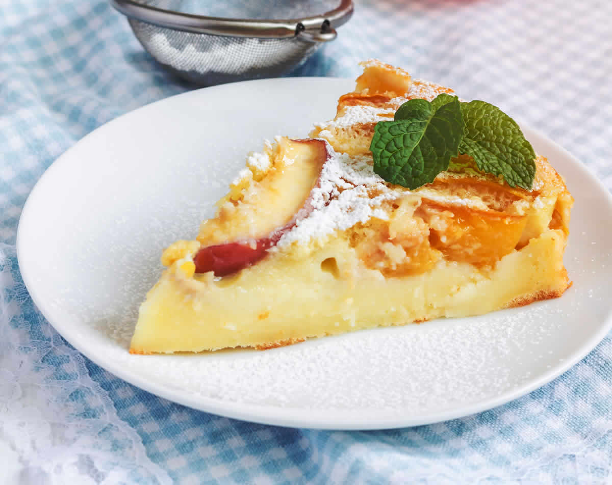 Clafoutis aux pêches et au fromage blanc : Une délicieuse gourmandise estivale