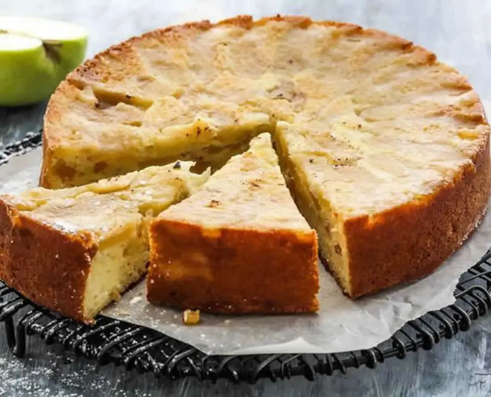 Gâteau aux pommes et au fromage blanc : Une délicieuse pâtisserie moelleuse et légère