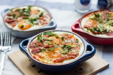 Œufs cocotte à la tomate et au chorizo : Un plat simple et savoureux à préparer en 30 minutes