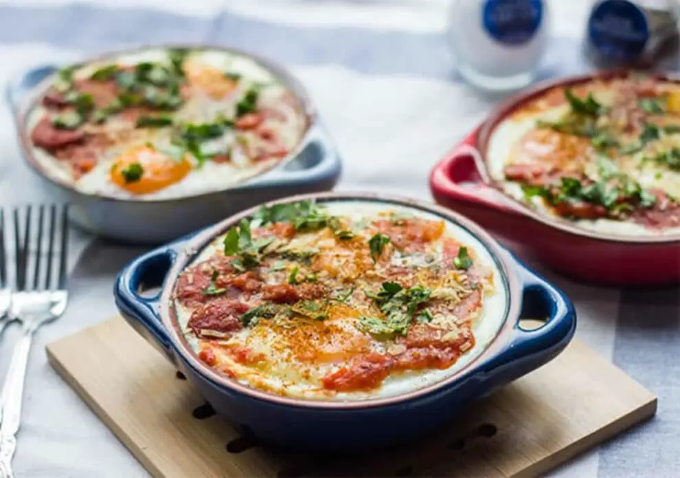 Œufs cocotte à la tomate et au chorizo : Un plat simple et savoureux à préparer en 30 minutes