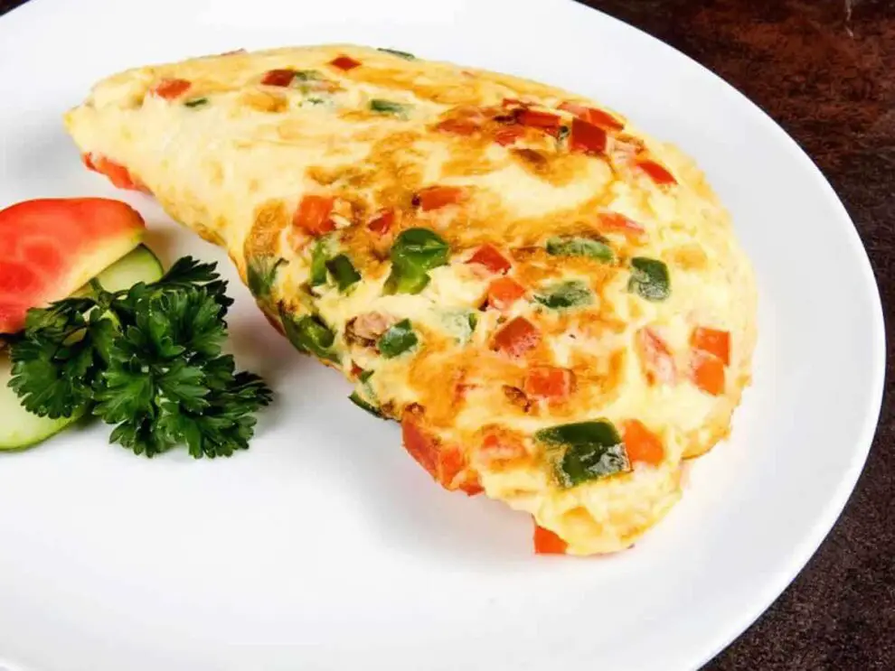 Omelette au thon et poivron - Un mélange savoureux pour un déjeuner rapide et sain