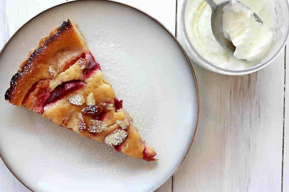 Tarte amandine aux prunes : Une délicieuse pâtisserie française