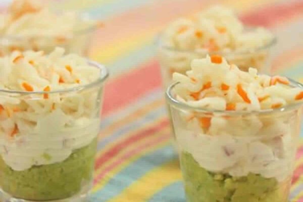 Verrines avocat et miettes de crabe - Une fusion délicieuse d'ingrédients de la mer et de la terre