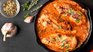 Blanc de poulet à la sauce tomate crémeuse : Un plat facile et savoureux