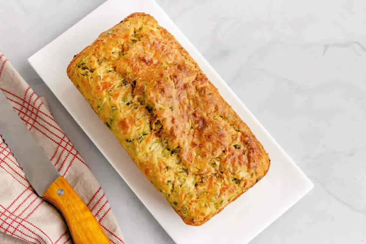 Cake aux courgettes et olives : Gourmand et moelleux