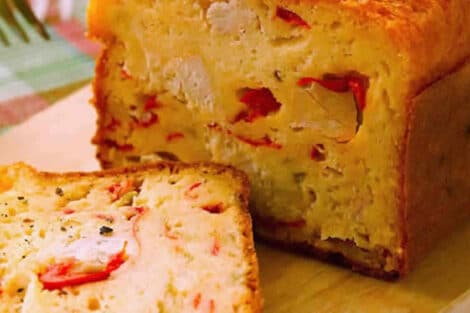 Cake aux poivrons et au thon : Un délice salé qui égaie les tables d'été