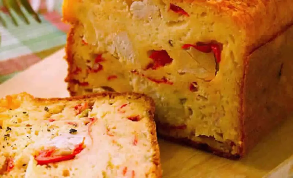 Cake aux poivrons et au thon : Un délice salé qui égaie les tables d'été