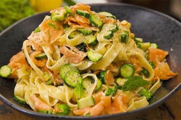 Pâtes au saumon et courgette : Un plat savoureux et équilibré