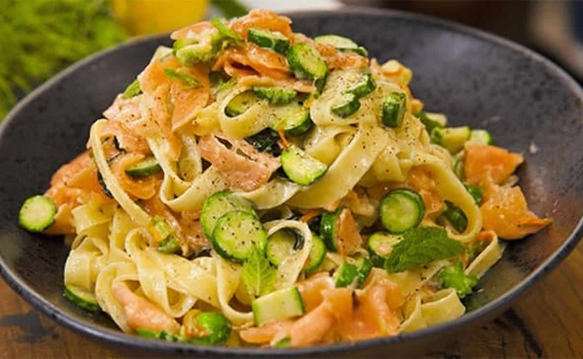 Pâtes au saumon et courgette : Un plat savoureux et équilibré