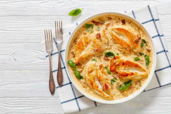 Poulet à la crème et au Skyr : Un plat succulent et gourmand