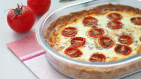 Quiche sans pâte au chèvre et à la tomate : Une recette légère et savoureuse