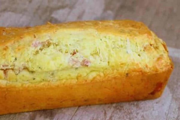 Cake aux noix et lardons : Facile à réaliser et incroyablement savoureux