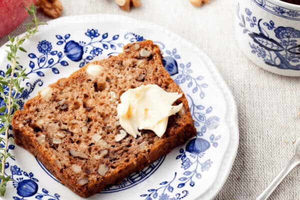 Gâteau aux pommes à la cannelle et aux noix : Le délice automnal