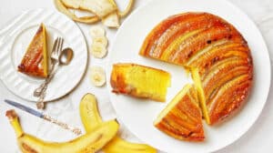 Gâteau inversé Banane-Caramel : Un délice exotique qui va chambouler vos papilles