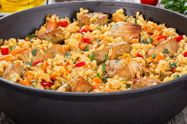 Marmite de poulet au riz à l'espagnole : Une explosion de saveurs Ibériques