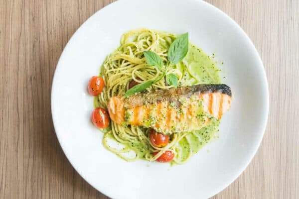 Pâtes au saumon et pesto : Une fusion divinement gourmande
