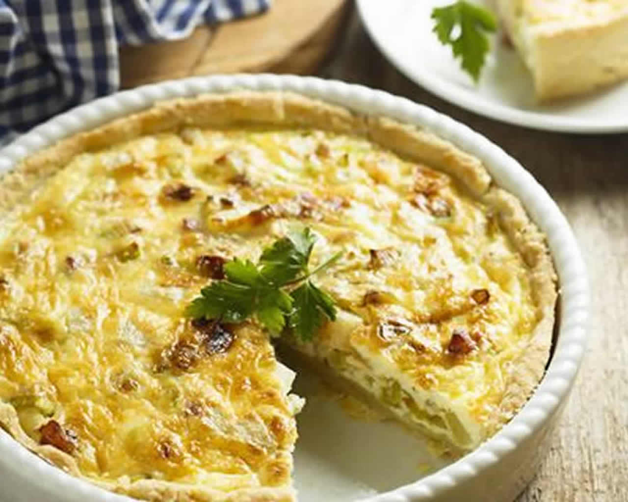 Quiche sans pâte aux poireaux et saumon fumé : Une explosion de saveurs