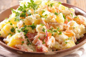 Salade de saumon fumé et pommes de terre : Rafraîchissante et délicieuse