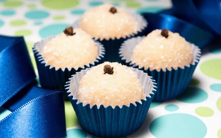 Beijinhos de Coco : L'incontournable gâteau brésilien qui enflamme les papilles