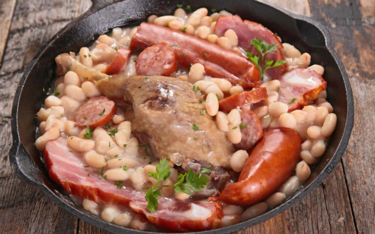 Cassoulet traditionnel : Une explosion de saveurs du Sud-Ouest