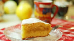 Gâteau aux pommes et citron - Une douceur zestée pour égayer vos goûters