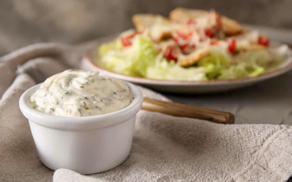 La meilleure sauce César maison : Une touche gourmande pour vos salades