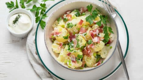 Salade de pommes de terre et aux lardons : Succulente et savoureuse