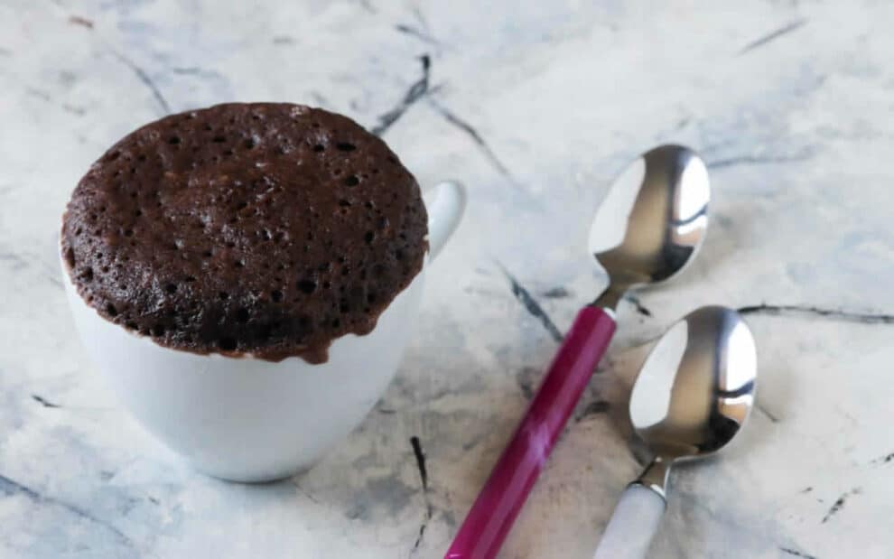 Mug cake au chocolat sans oeufs : Un pur délice qui se prépare en un clin d'œil